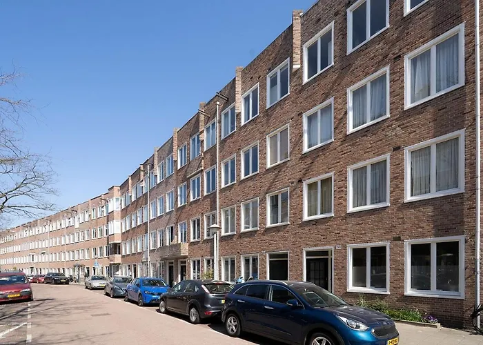 Light And Quiet Haven Next To Park *