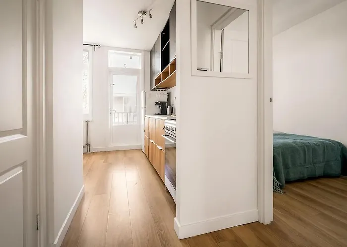 Light And Quiet Haven Next To Park *